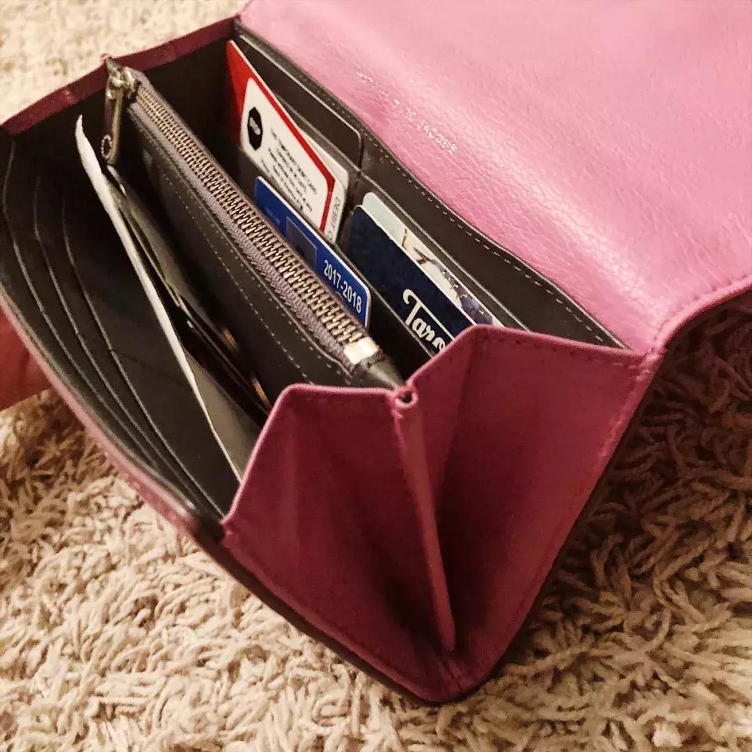 这10位女生的钱包里不仅有钱，更有你想不到的！