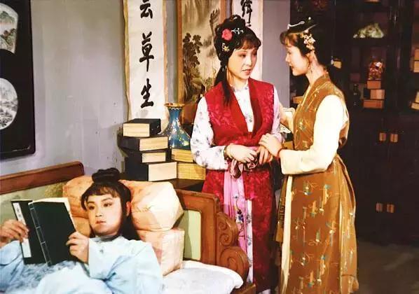 红楼梦贾宝玉为什么不喜欢薛宝钗,红楼梦中众人对贾宝玉的评价