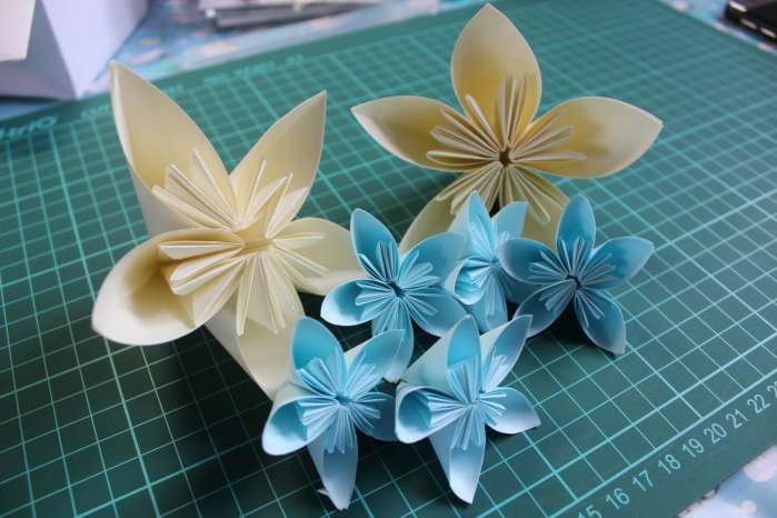 折纸樱花灯笼步骤图解,樱花绣球花折纸教程