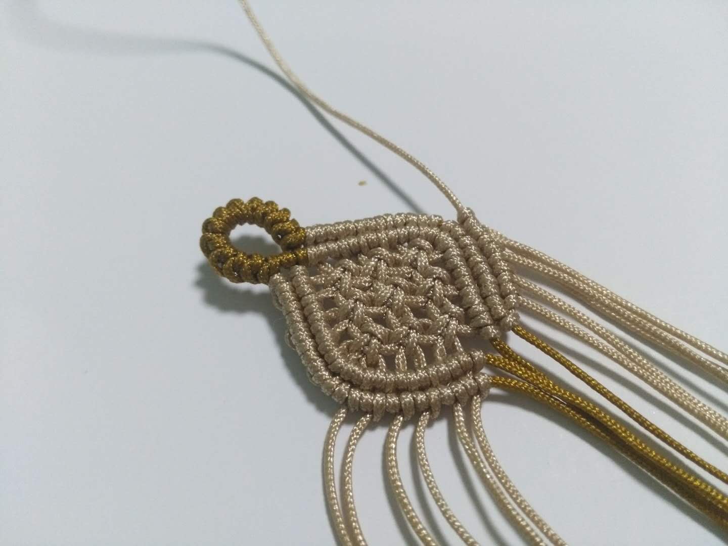 编绳花做法,手绳复杂编织教程