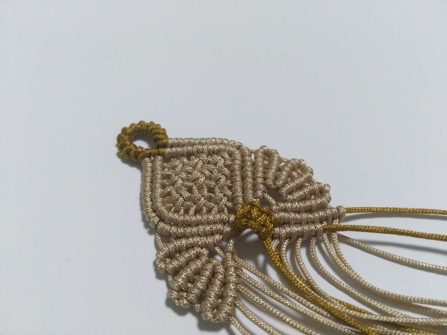 编绳花做法,手绳复杂编织教程