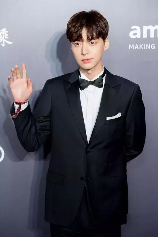 拯救发际线高额头大的发型,发际线大额头宽适合什么发型