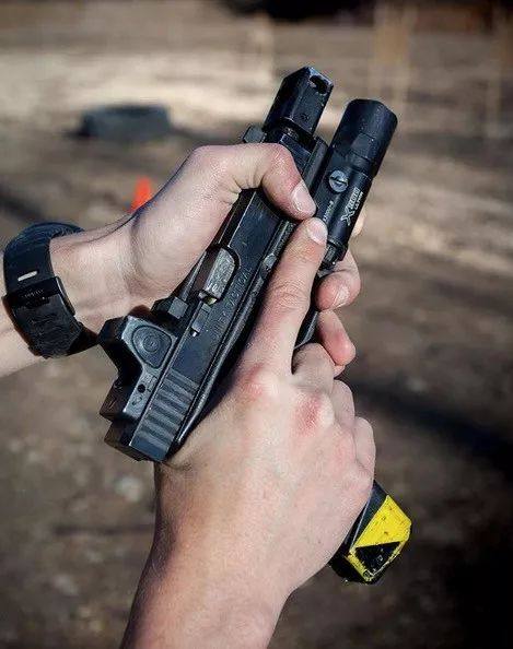 战术卢卡斯完整版,战术教父卢卡斯射击视频