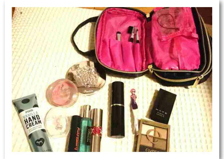 日本化妆包里面装什么东西,日本女生化妆包里有什么