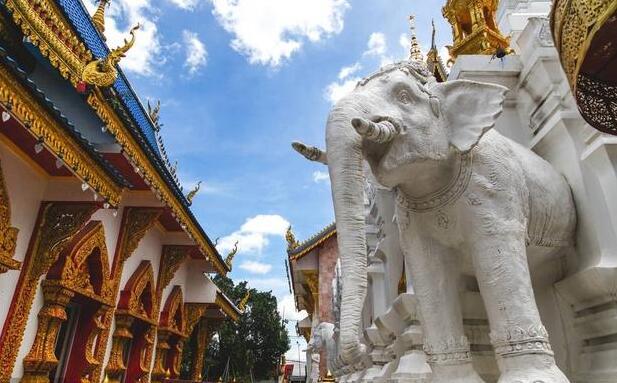 娉板浗鑺傛棩澶ц薄,娉板浗璞$鍦颁綅