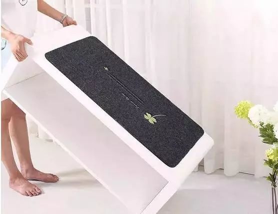 地垫到底该放在大门外还是大门里