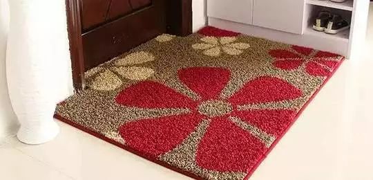 地垫到底该放在大门外还是大门里