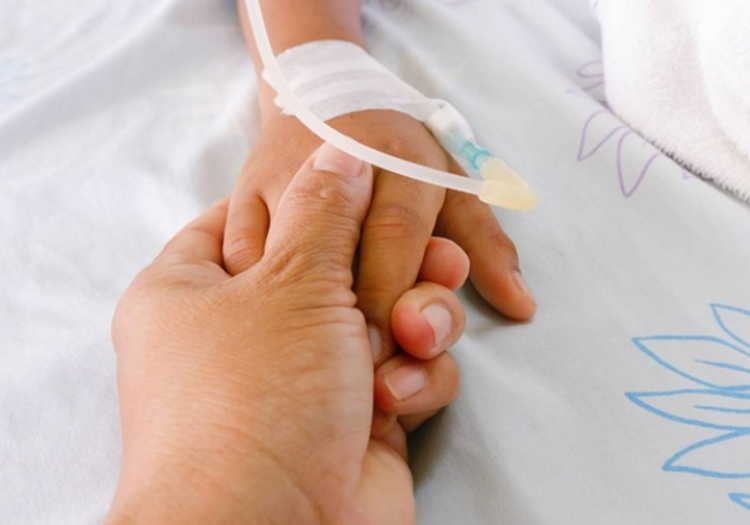 婴儿输液扎头会不会伤到神经,小孩输液可以扎脑袋吗