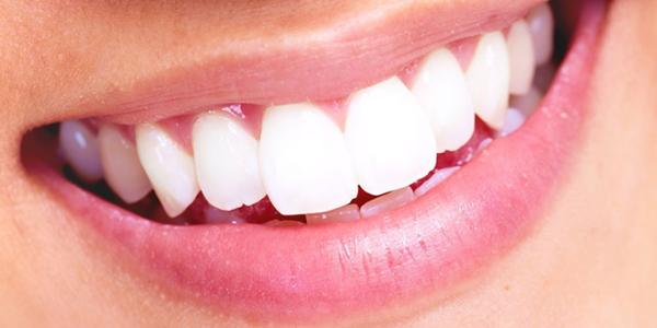 多年的黄牙让牙齿变白的最快方法,一口牙又黄又丑怎么办