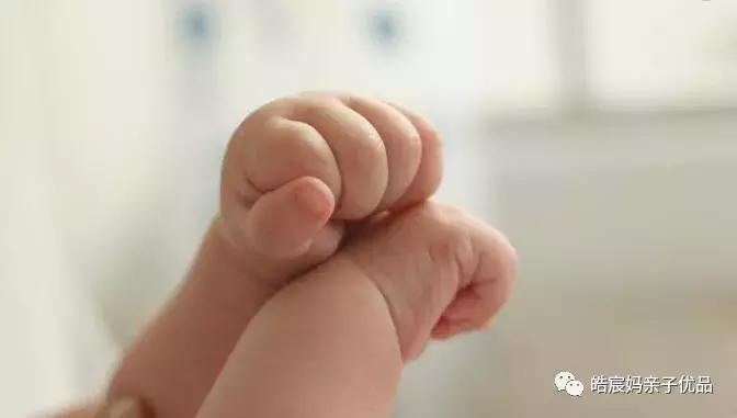 为何测试已经怀孕了，但是孕期第一个月还出血呢？