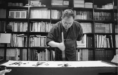 皇阿玛”张铁林”豪宅曝光，一屋子的收藏品究竟价值几何？