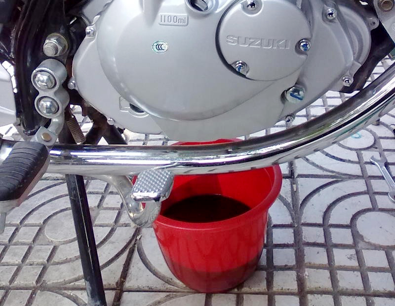 摩托车如何正确使用离合,摩托车如何正确使用油门和刹车