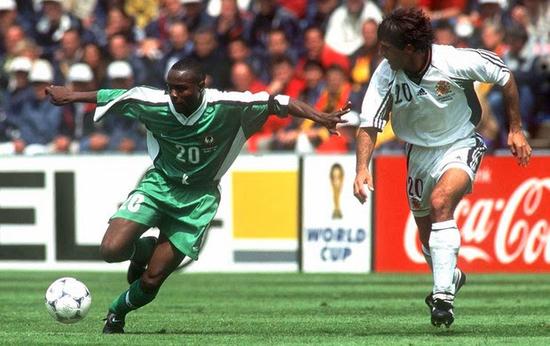 野兽足球的巅峰!一帮不知多少岁的bug,最*力暴**手段撞死西班牙!