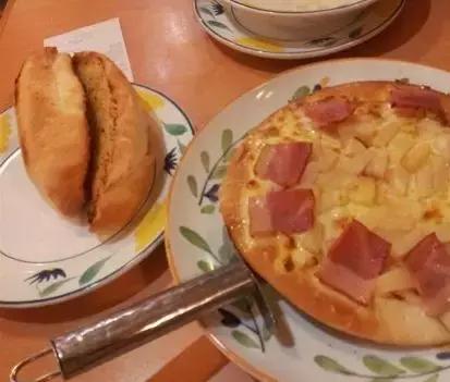 汉堡包和肉夹馍共同特征,肉夹馍被称为中国汉堡包