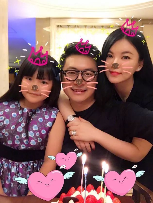 安以轩10克拉钻戒多少钱,安以轩手戴钻戒结婚的图片