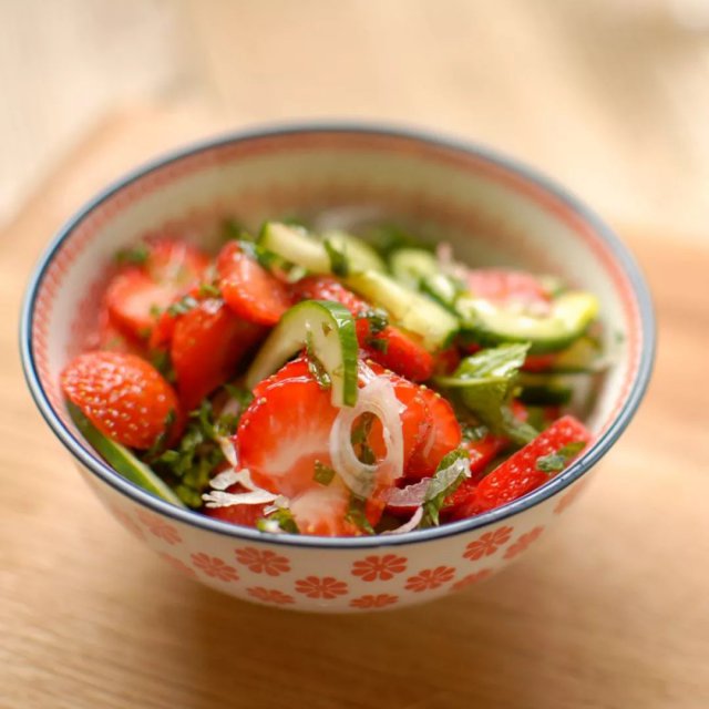 陈冠希吃的苹果,陈冠希吃的白草莓什么品种