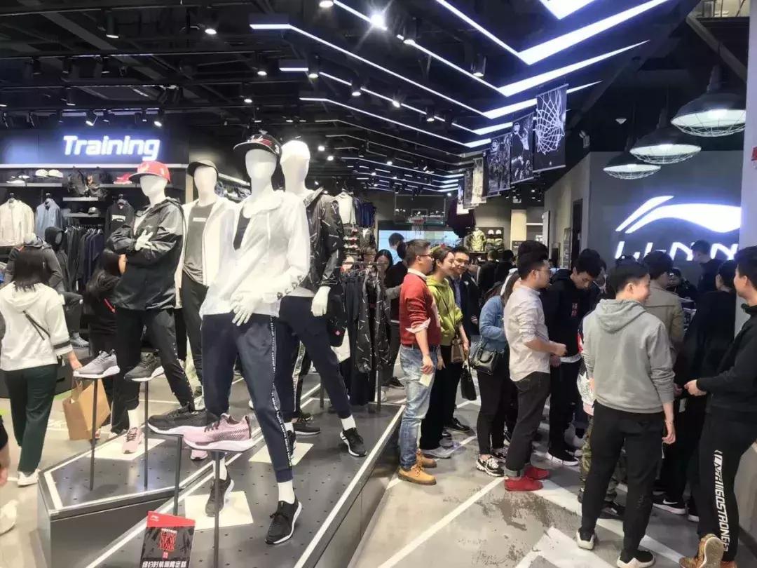 李宁短袖21巴黎时装周限定开箱,李宁巴黎时装周樱花限定版