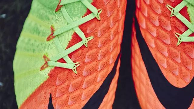 耐克鞋看法,耐克毒蜂足球鞋