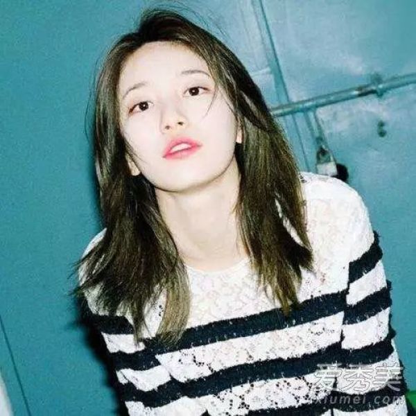 减龄秘籍学谭松韵穿出少女感,冬季怎么扎头发减龄又好看少女