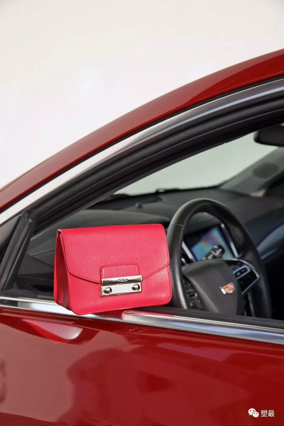 为了搭配衣服买个车,为了搭配衣服买了个包