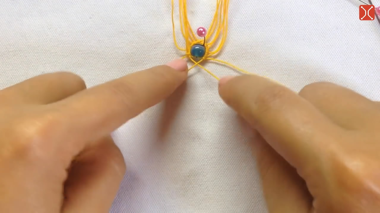 珠子手工编织戒指教程视频,一根线编玫瑰戒指编织方法