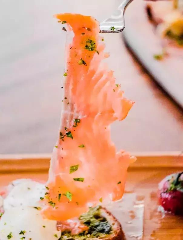 转角遇到猪？！魔都首家粉猪餐厅，吃完变精致的猪猪女孩！