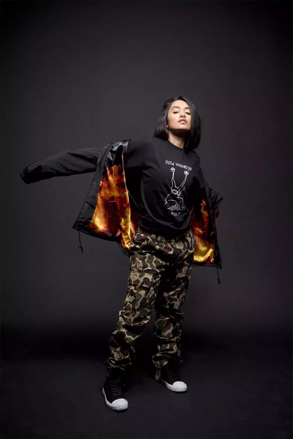 穿上这件外套你就是花丛中最酷的那朵花！