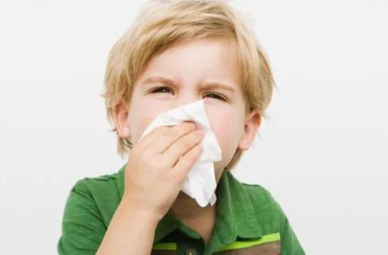 鼻塞流涕打喷嚏属于什么类型感冒,流鼻涕打喷嚏鼻塞出汗是什么感冒