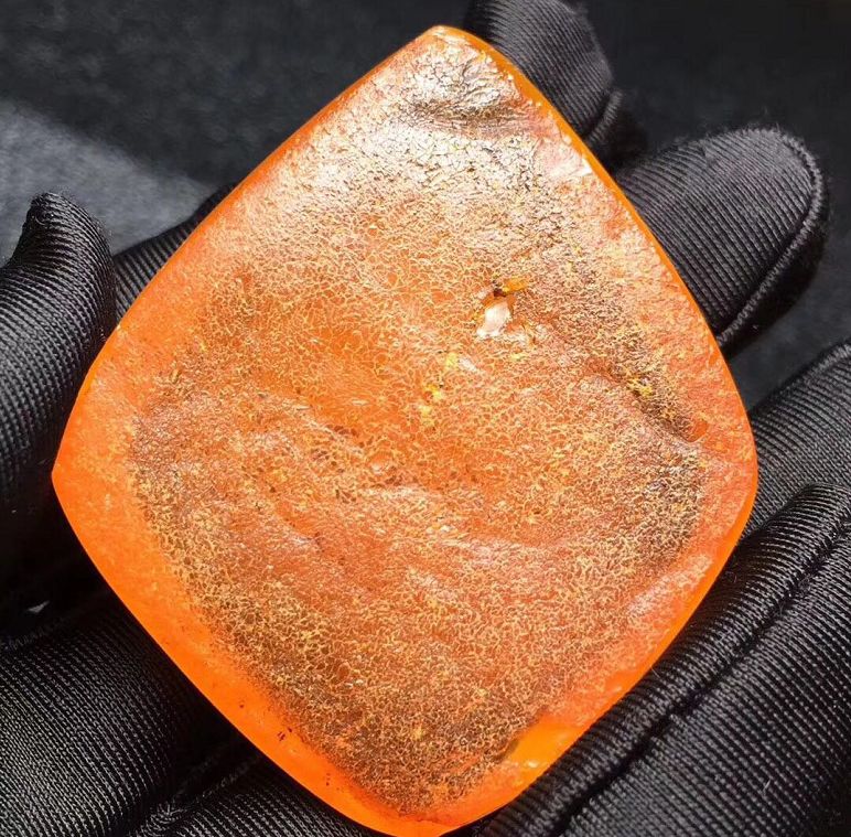 蜜蜡怎么挑选才好看,挑蜜蜡的正确方法