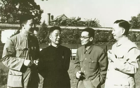 霍金爱因斯坦玛丽莲梦露,霍金说梦露像宇宙般美妙