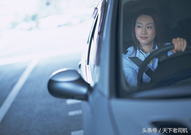 车子路口转弯需要哪些技巧,车子上路转弯技巧