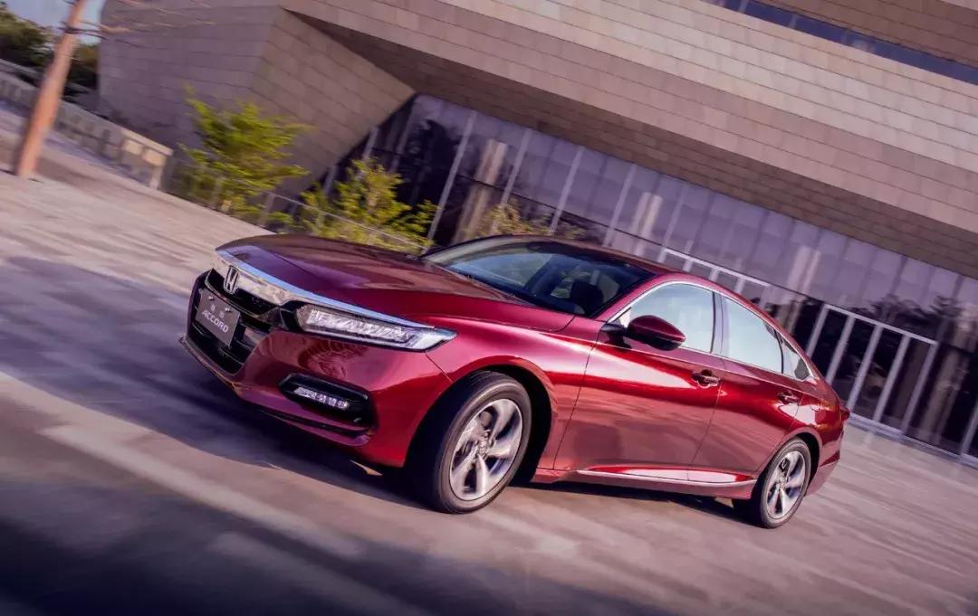 新雅阁2022款对比十代雅阁,新雅阁2022款对比十代雅阁颜值