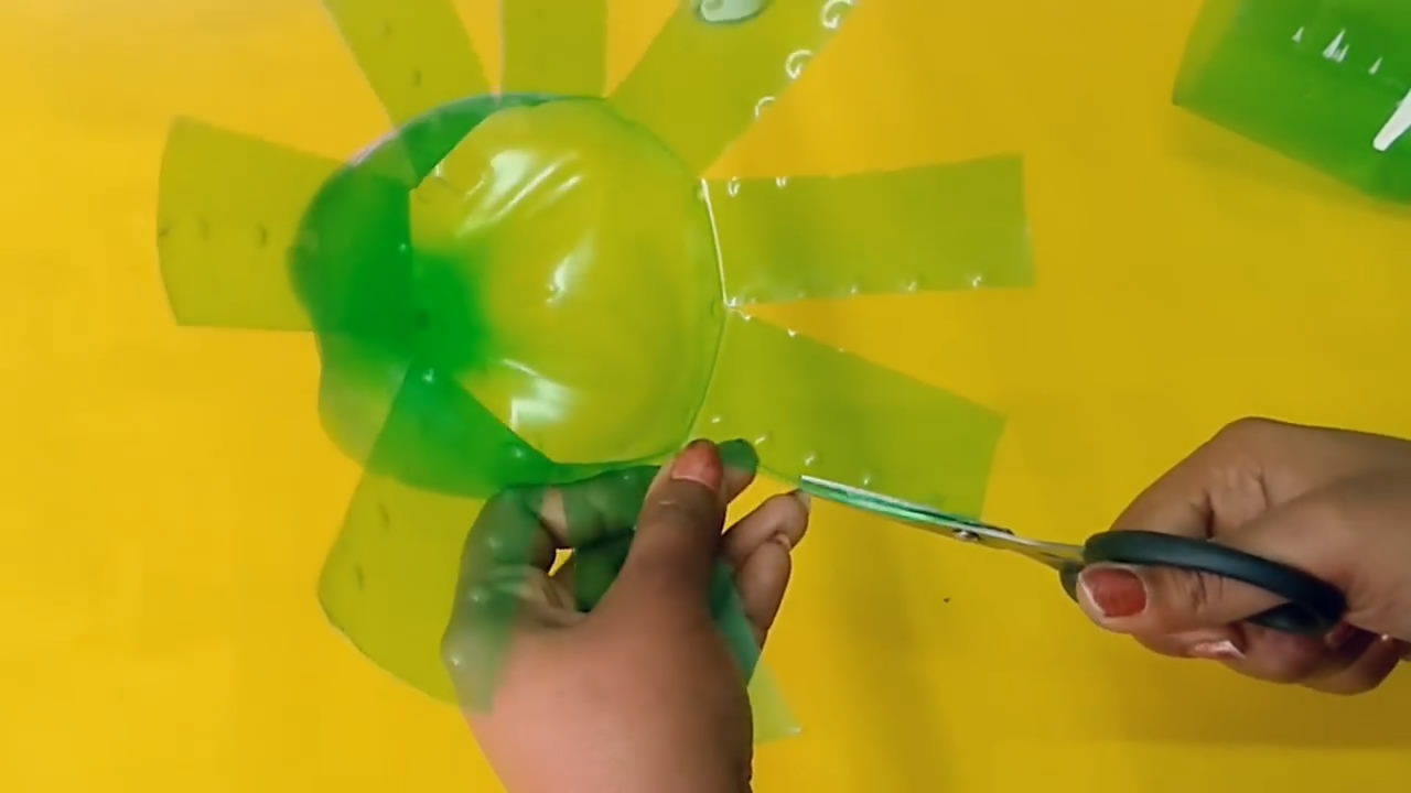 塑料瓶废物利用花篮制作方法,塑料瓶创意花篮手工制作方法图文