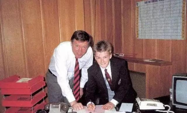 罕见的李嘉诚、20岁的屠呦呦、没长高的姚明，这是最珍贵的照片