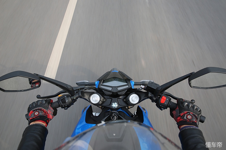 新感觉250单缸极速测试,新感觉250百公里加速实测