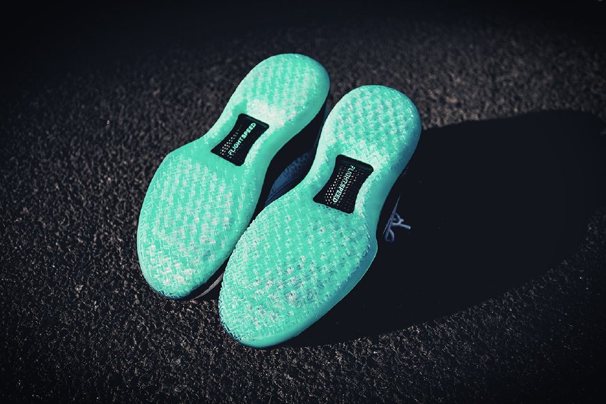 aj32郭艾伦鞋身内侧图,郭艾伦签名球鞋aj33