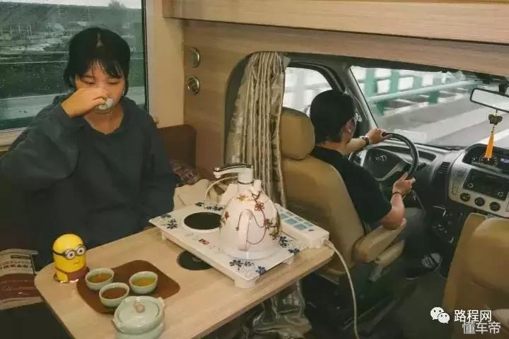 吉普赛青年,吉普赛人坐大篷车