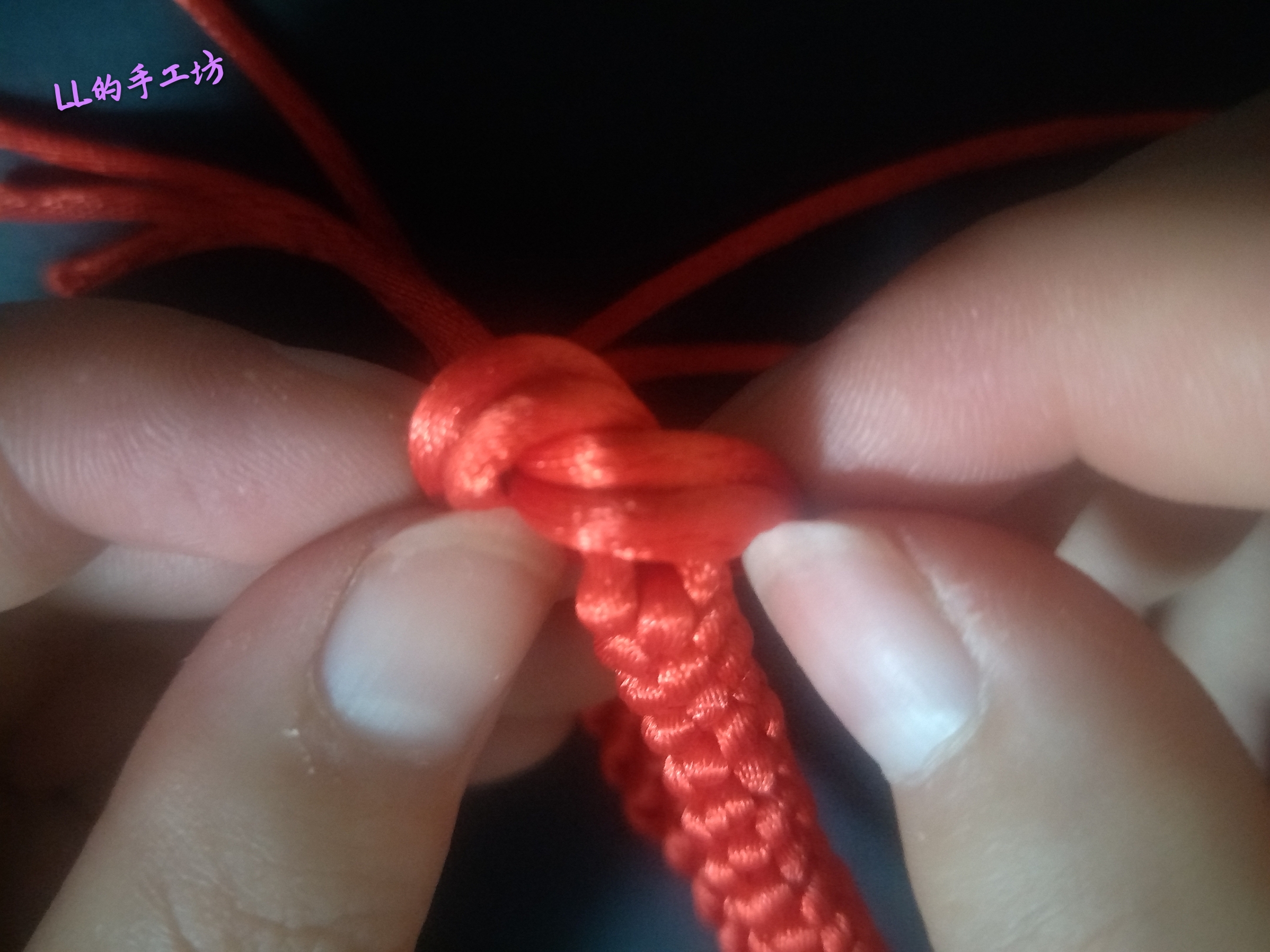 手工编织心形小挂件视频教程,一根绳子编好看吊坠简单