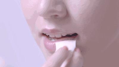 口红老是掉色结块怎么办,口红总是掉色怎么办不用定妆粉