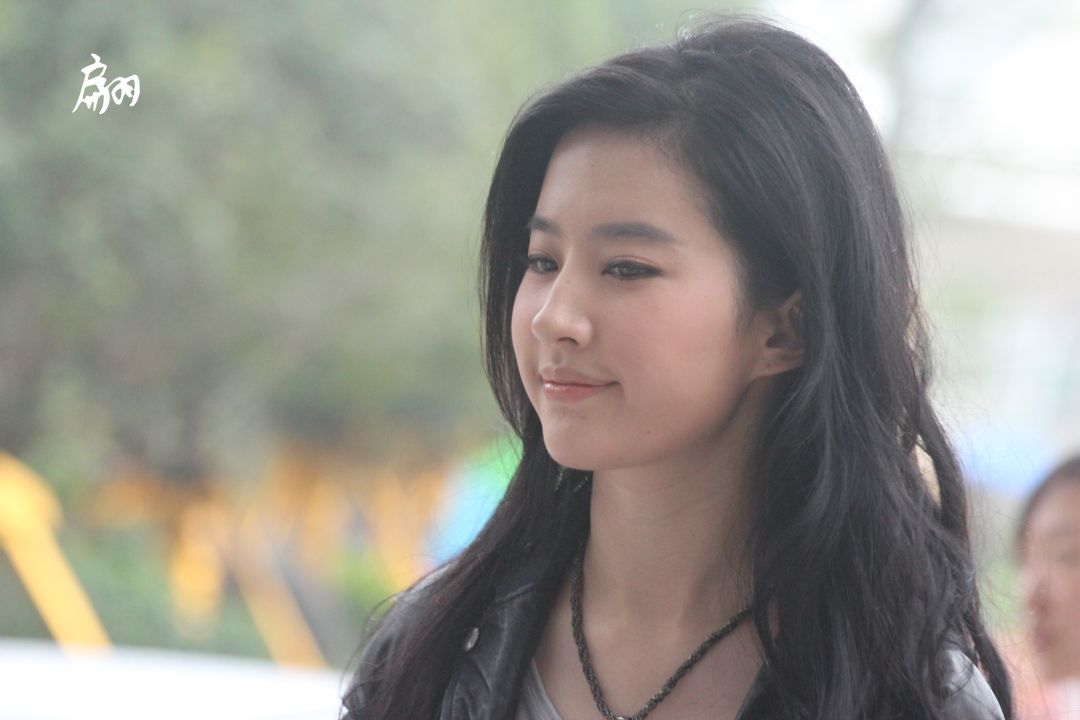 刘亦菲力挺陈妍希,刘亦菲第一次和冯绍峰说话