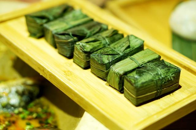 草帽盖出鲜滋味，春季吃鱼最当时——云中歌蒸汽石锅鱼吃起来！