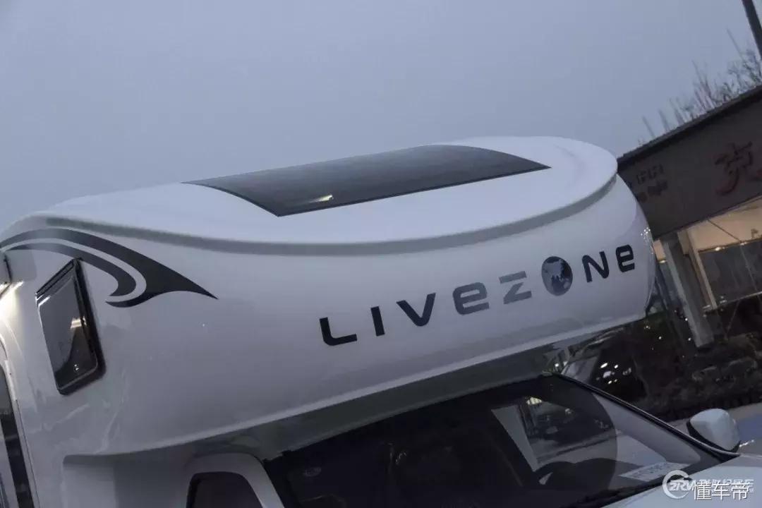 32万买房车,42万块钱买了一辆房车自驾游