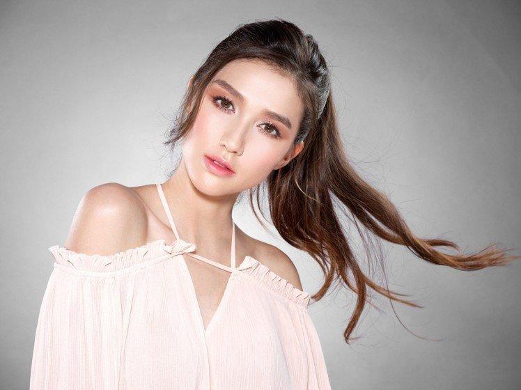 孔孝真欧尼妆容,孔孝真蓝色眼线妆