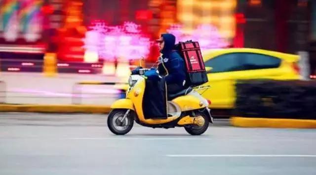 一路狂奔外卖小哥被撞,外卖小哥被撞案
