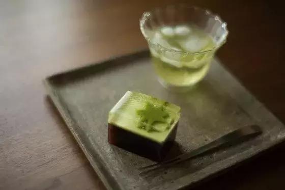 警惕一喝绿茶就不舒服,冬天喝红茶和绿茶伤胃吗