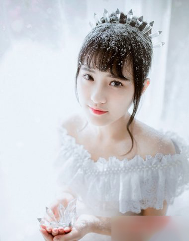 今年最流行的盘头发教程维语,时尚盘头发简单好看的视频