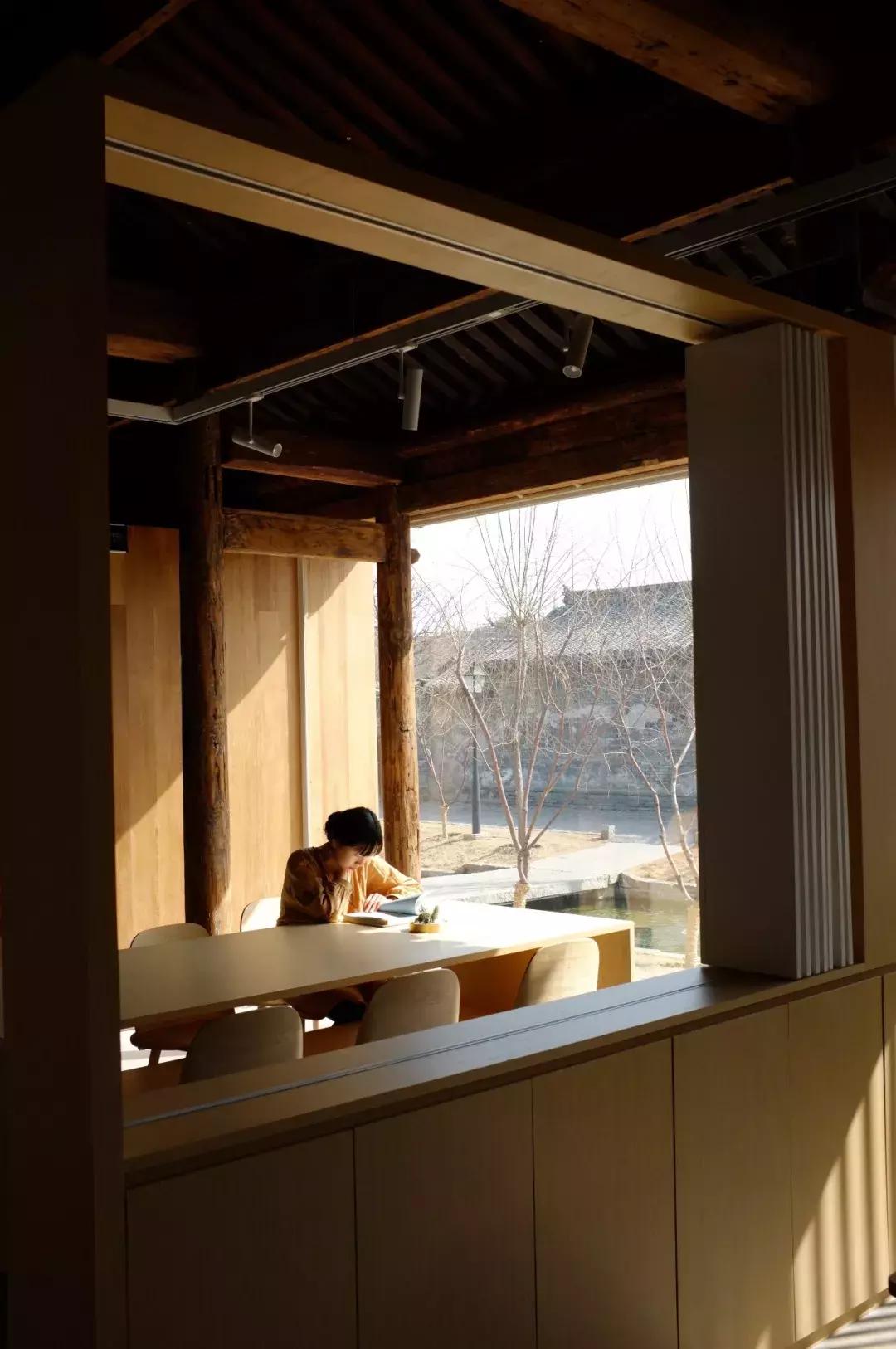 刘若英老公拿下老北京胡同房，却开了家最不赚钱的图书馆