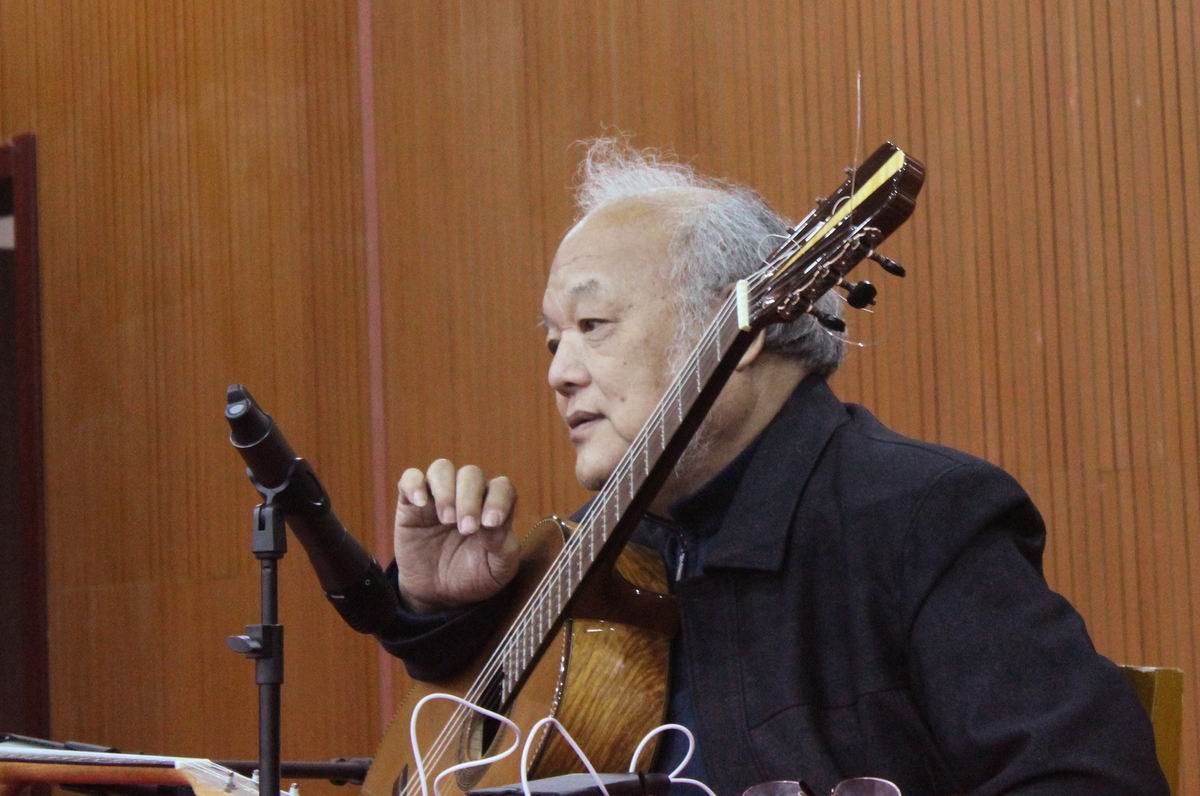 民国至今父子两代都是吉他高手,80年代一把好吉他能买间门脸房