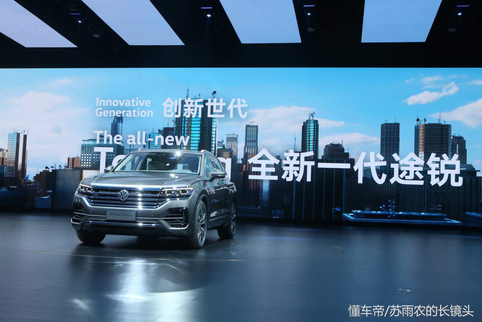 全新途锐四座版,试驾大众suv途锐v8