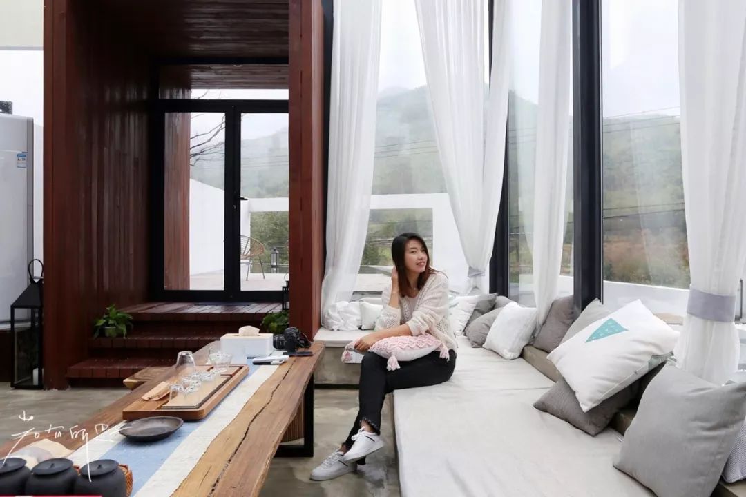 住进莫干山下的“鱼缸”，